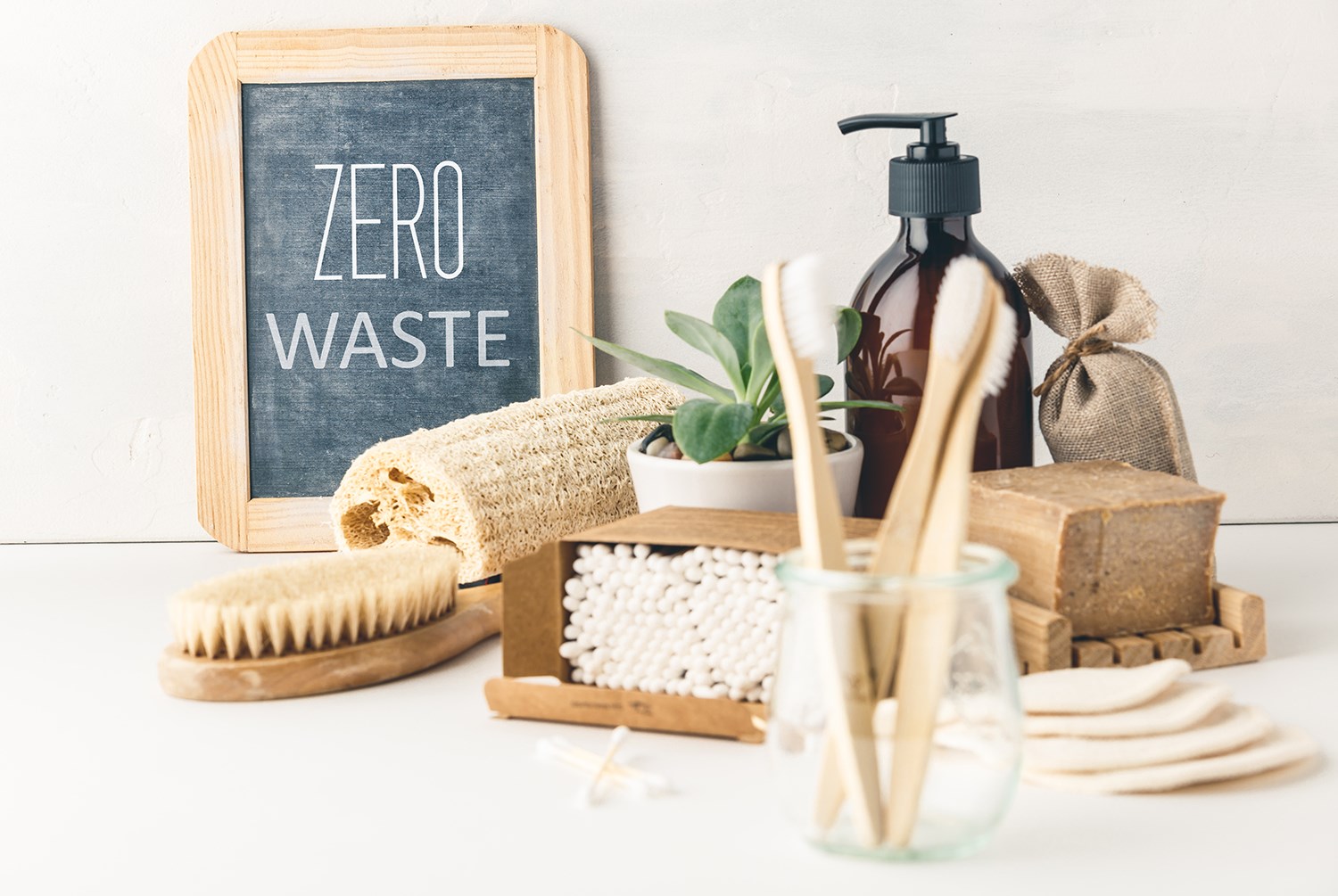 Återvunna artiklar till badrummet, står Zero waste på en skylt. 
